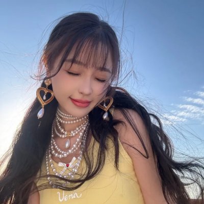 拿针的女孩 海报